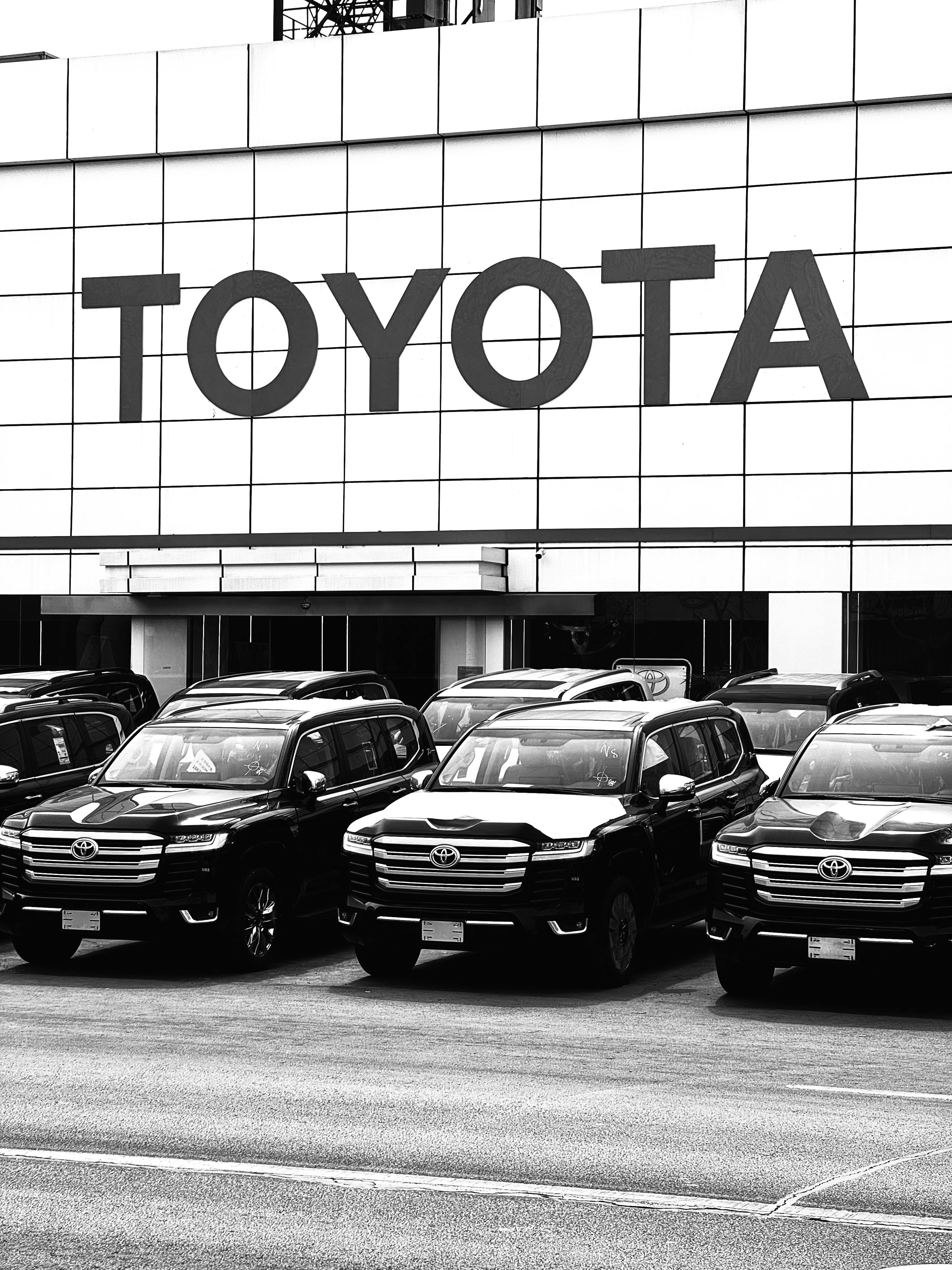 Car dealership toyota informer messages on hold
